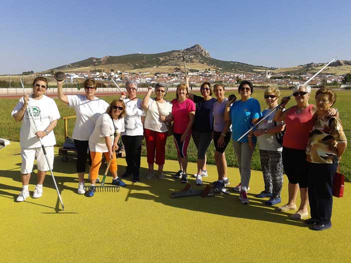 Mujeres de Pearroya aprendiendo de un Deporte en Auge