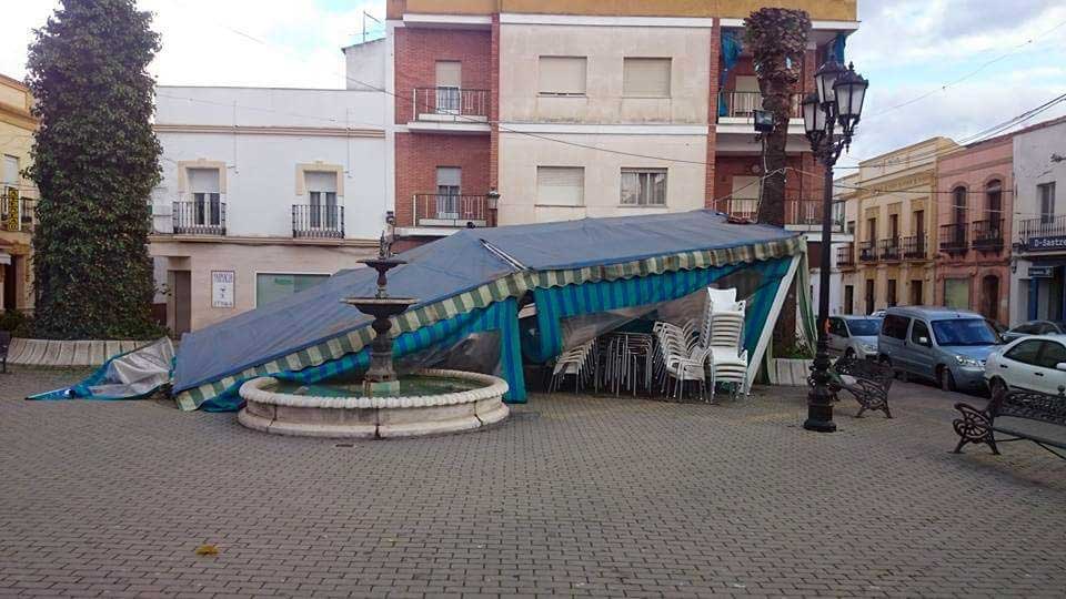 Daos a una carpa en el Parque de Las Ranas