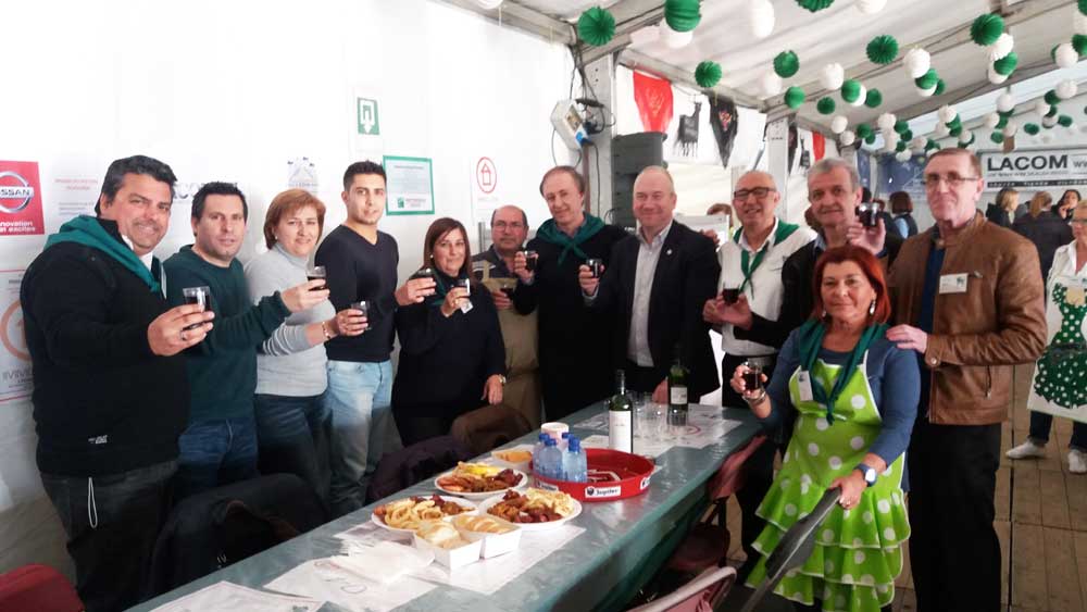 directivos y personalidades durante su visita a la feria