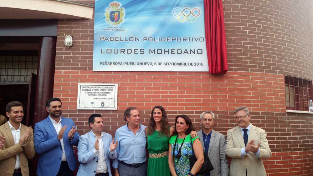 Lourdes Mohedano recibe el homenaje de Pearroya