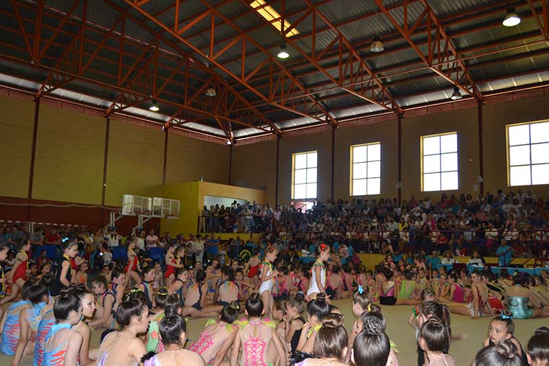 Divergym llena de gimnastas Belmez