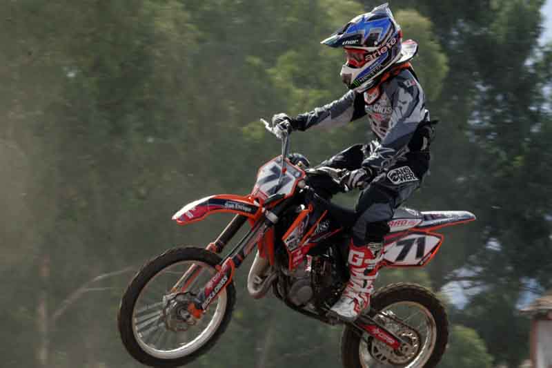 Motocross en el circuita de La Mina