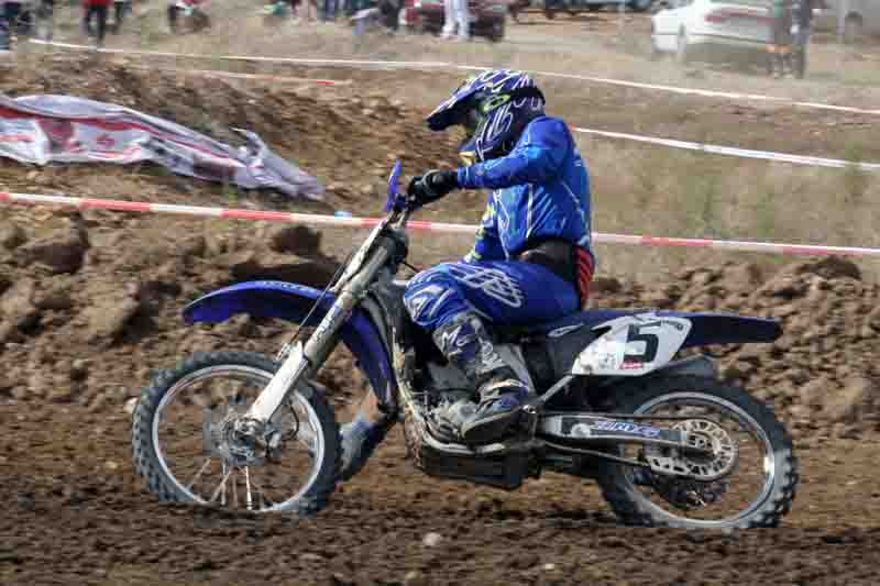 Motocross en el circuita de La Mina