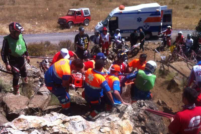 Equipos de emergencia evacuan al accidentado