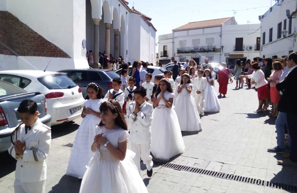 Celebracin de las Primeras Comuniones en Fuente Obejuna