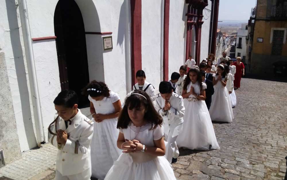 Celebracin de las Primeras Comuniones en Fuente Obejuna