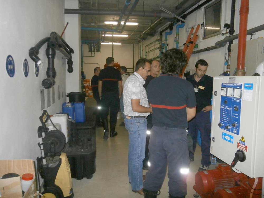 Bomberos visitan el Hospital Valle del Guadiato