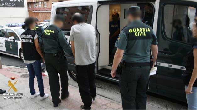 Detenidos tres vecinos de Pearroya