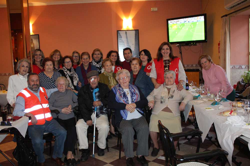 Comida de navidad para las personas usuarias del programa de mayores