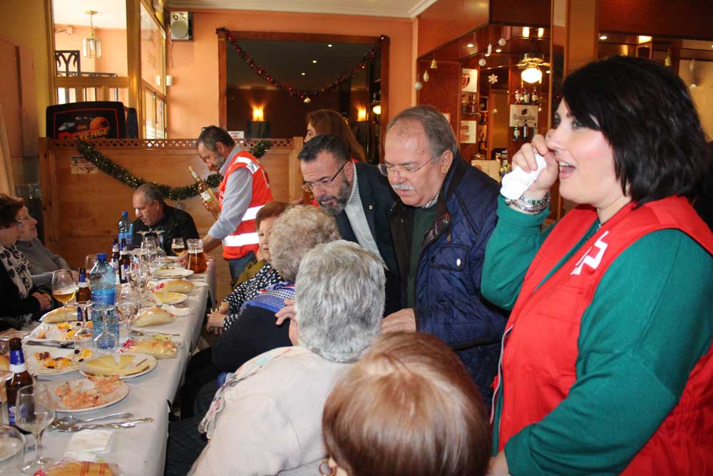 Comida de navidad para las personas usuarias del programa de mayores