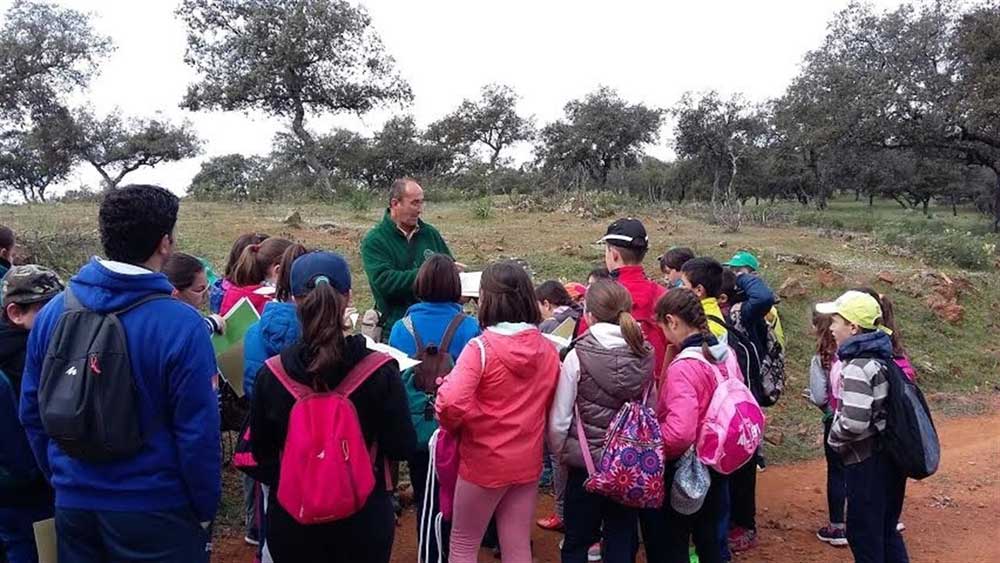 Jornadas para escolares de Villanueva del Rey en `Las Monteras`