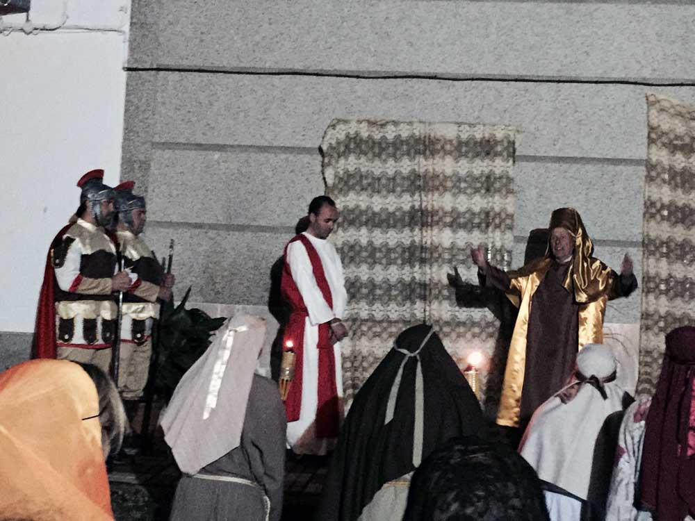 Va Crucis viviente en El Hoyo de Belmez