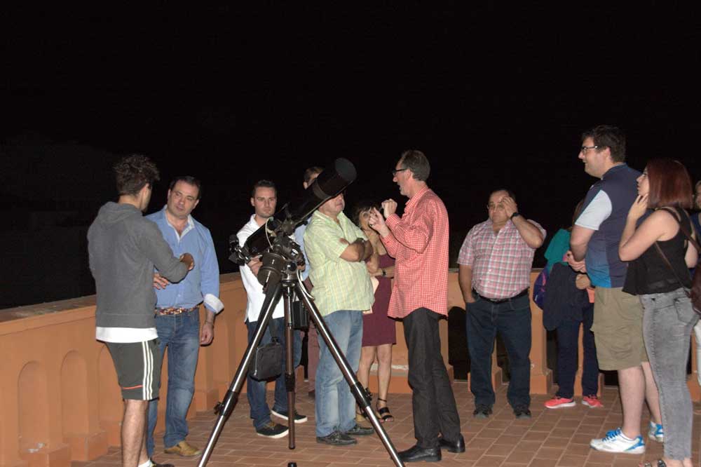 Conferencia sobre tipos de telescopios