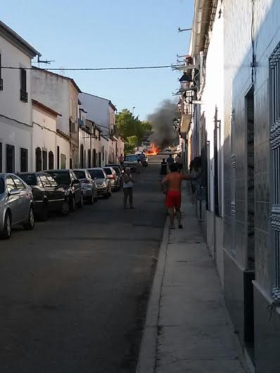 Arde un vehculo en la calle Castelar