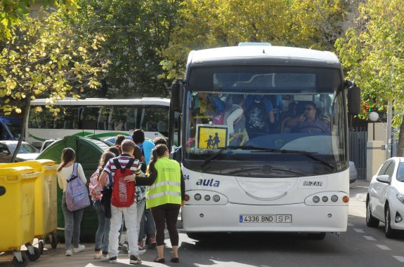 Impugnacin de las adjudicaciones a la empresa AULA