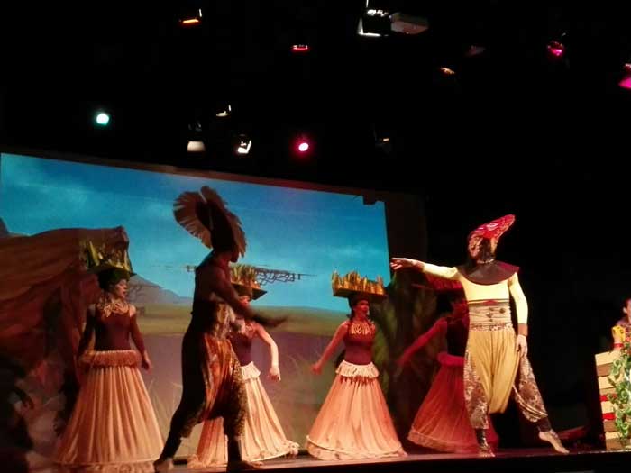 Valle de cuentos llen el Teatro Municipal en Fuente Obejuna 