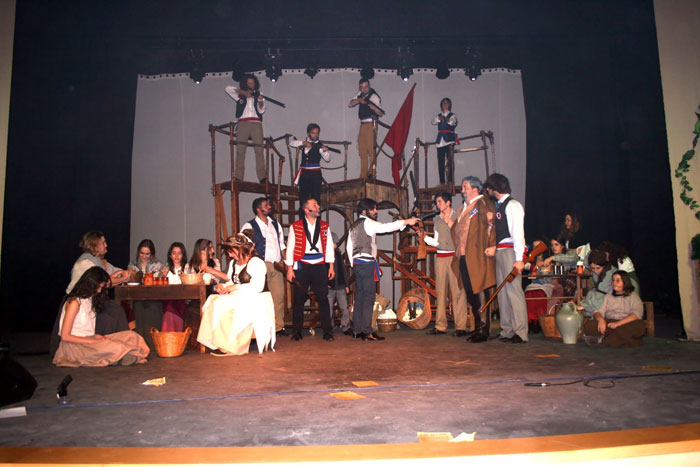 Musical La Revolucin de los Miserables en Pearroya-Pueblonuevo