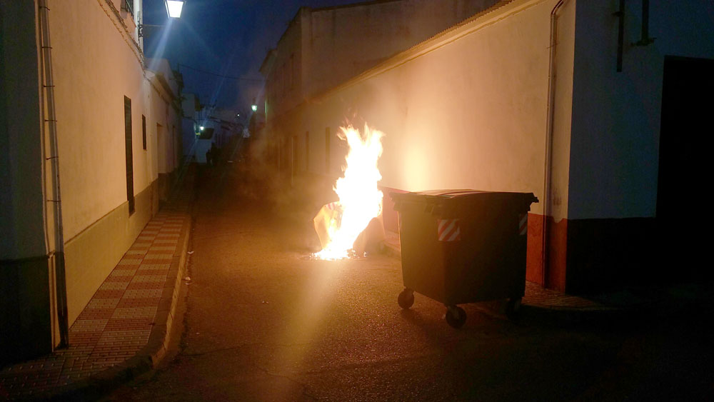 Queman de nuevo un contenedor de basura