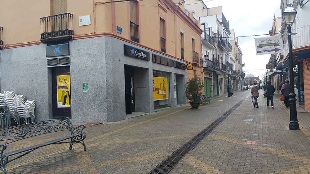 Incendio en el stano de la oficina de La Caixa 