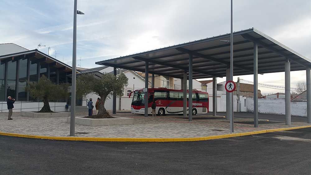 Los autobuses ya paran en la nueva estacin