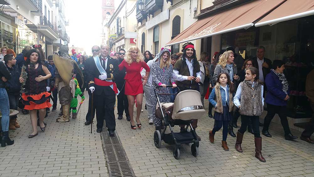 Pasacalles de carnaval en Pearroya Pueblonuevo