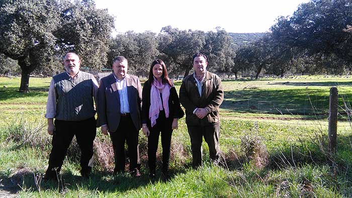 El Delegado de Agricultura visita varias granjas avcolas 