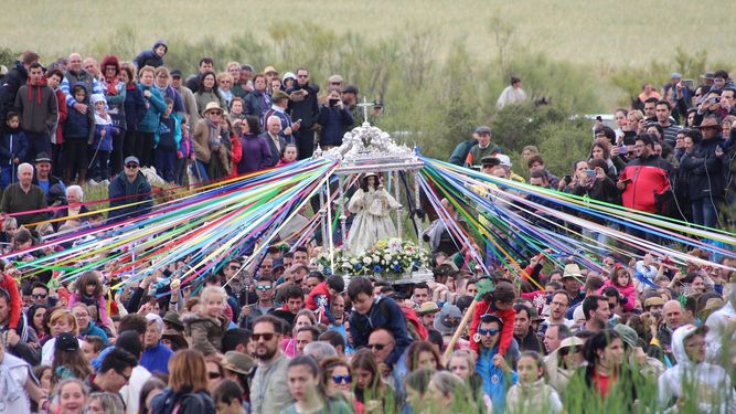 Paso de la Virgen de Gracia de la Alcantarilla por el ro Zjar