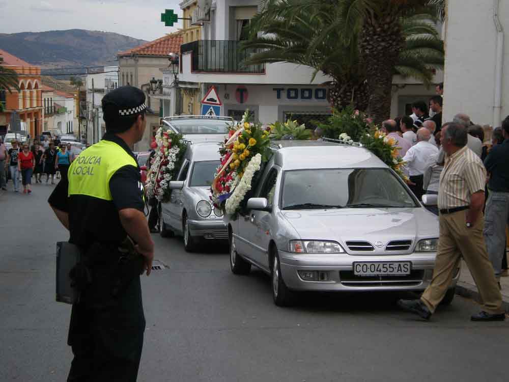 Multitudinaria asistencia al funeral de Fernan