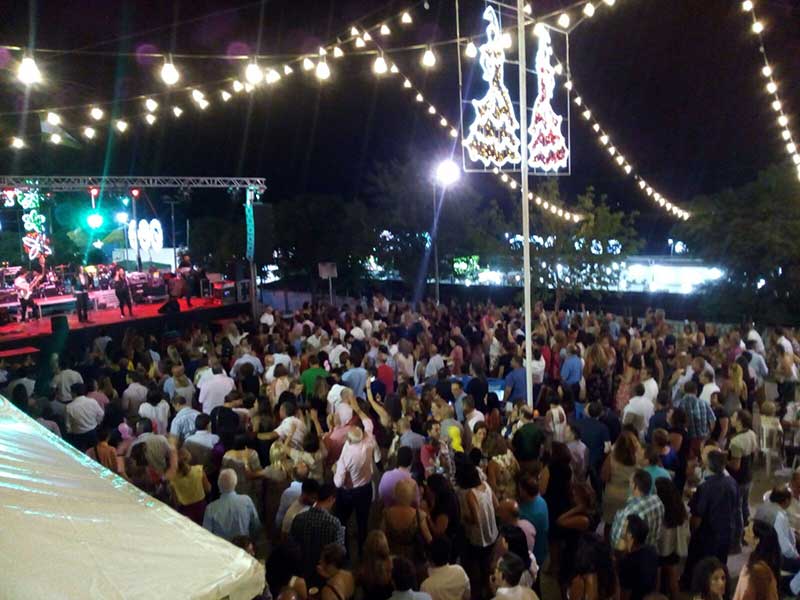 Gran ambiente en la caseta municipal melariense