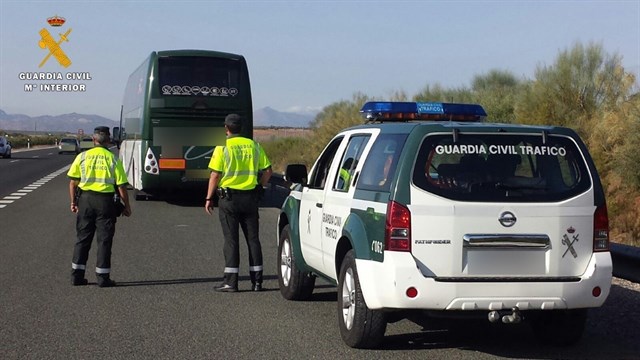 Inmovilizado un autobs con 60 pasajeros