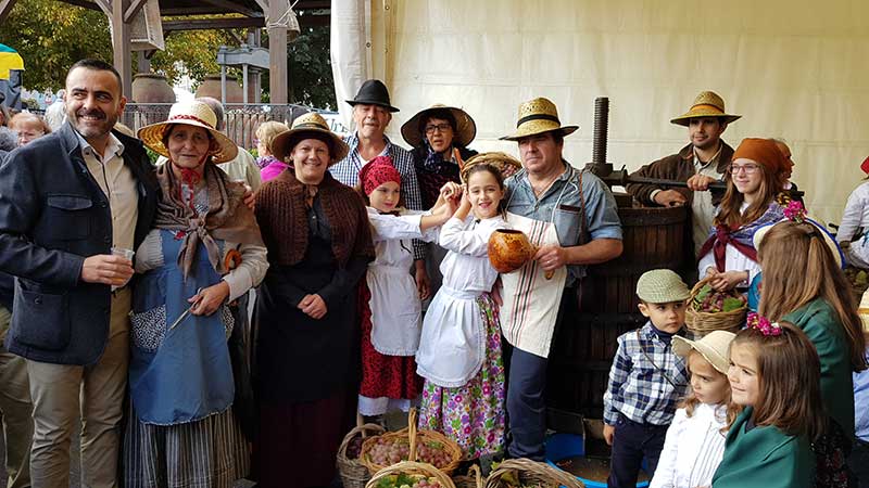 La fiesta de la trasiega para recuperar la tradicin del vino de pitarra