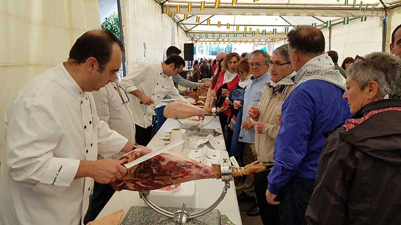 La fiesta de la trasiega para recuperar la tradicin del vino de pitarra