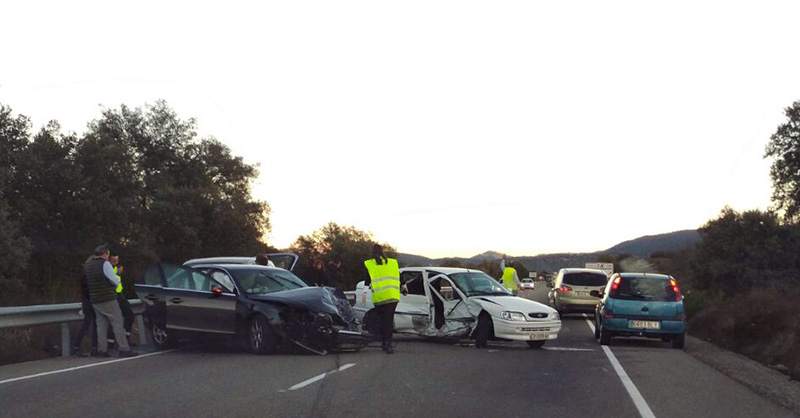 Aparatoso accidente en la N-432