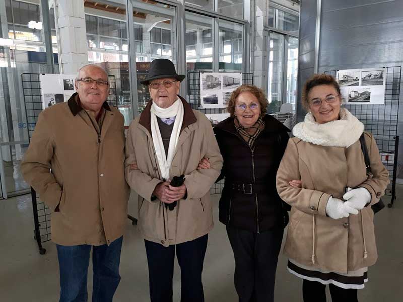 Mari Tere Perry, su esposo, mi padre y yo en la Exposicin fotogrfica 