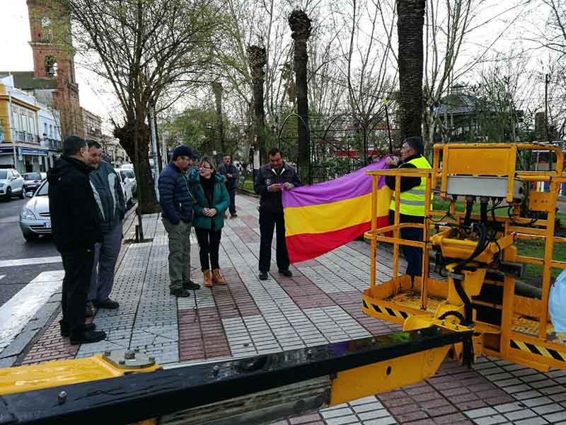 Pisotean una bandera democrtica republicana