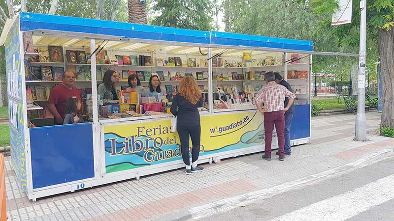 Feria del libro en Pearroya-Pueblonuevo