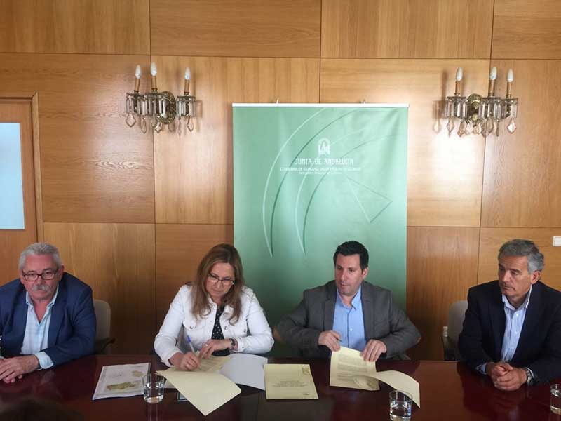 El Ayuntamiento y la Junta firman el convenio del Plan Local de Salud