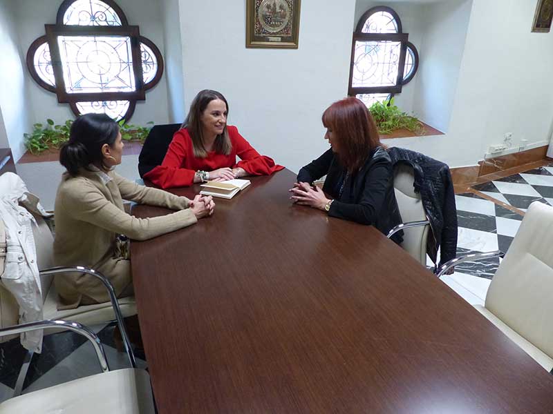 REunin con la delegada del Gobierno de la Junta 