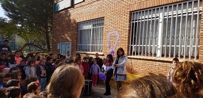 Momento de la lectura del manifiesto contra la violencia hacia la mujer