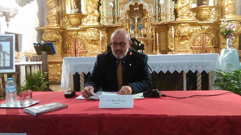 Alfonso Fernndez present su nuevo libro