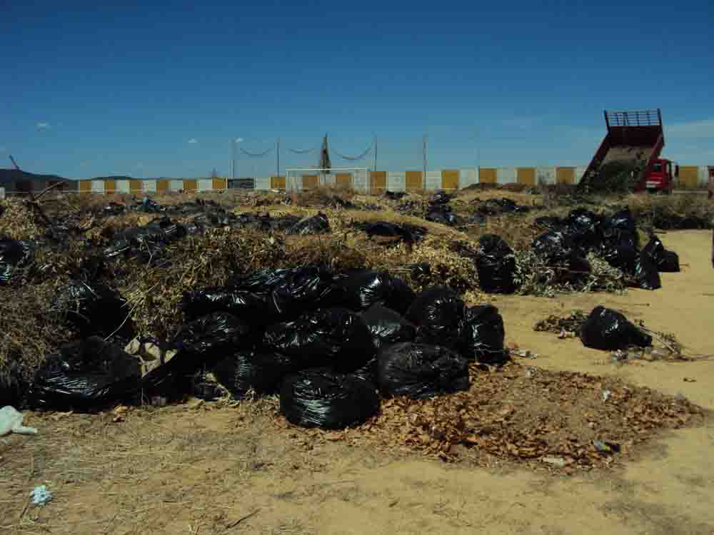 Basuras y escombros en El Antoln
