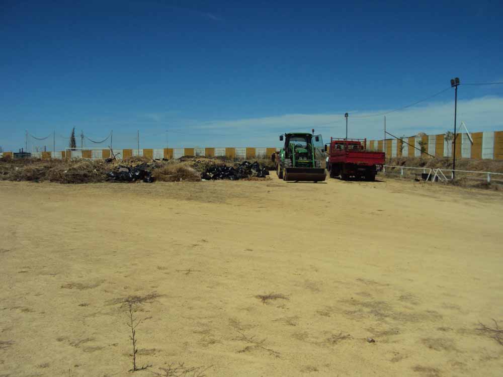 Basuras y escombros en El Antoln