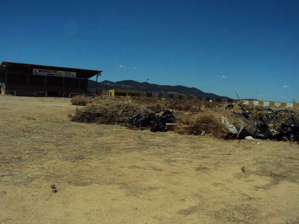 Basuras y escombros en El Antoln