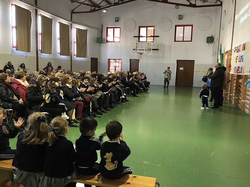 Homenaje a los abuelos en el colegio Presentacin de Mara