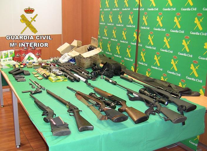 Parte de las armas intervenidas por la Guardia Civil