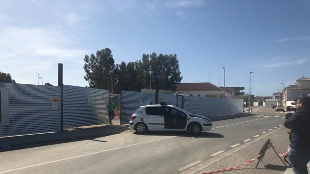 Guardia Civil en las obras en las que ha aparecido la bomba - ABC