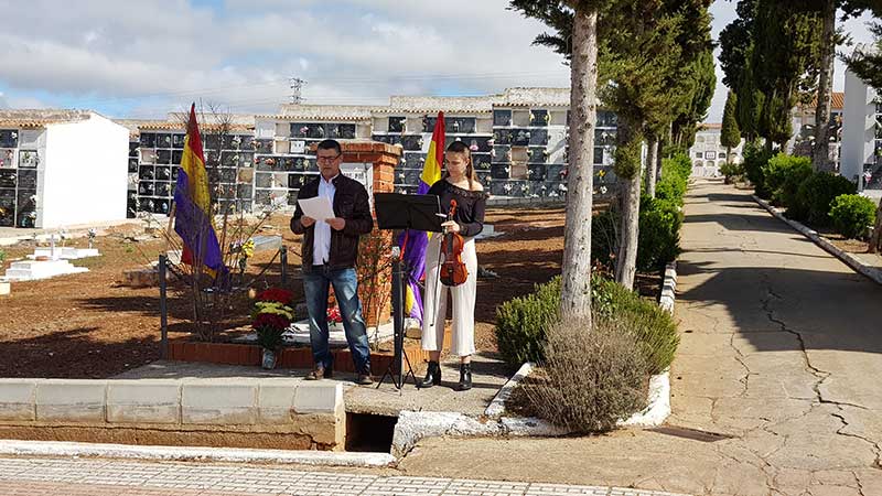IU rinde un homenaje a los cados en defensa de la Repblica