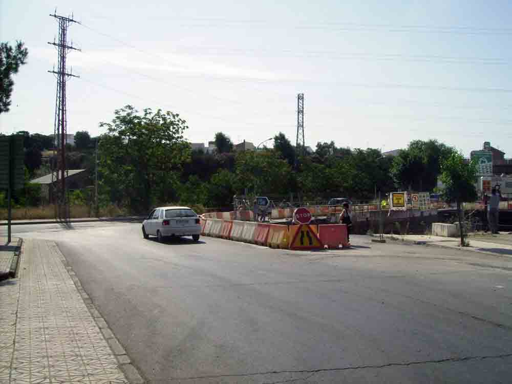 Conflictiva obra para el paso de vehculos