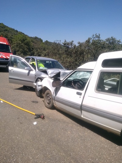 Dos personas resultan heridas en un accidente en la A-3176