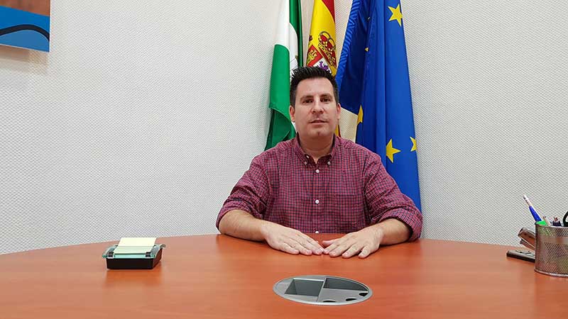 Dos plazas de pen y una de oficial